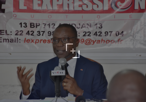 Le ministre des Transports Amadou Koné face à la presse dans le cadre de la tribune d’échange du quotidien l’Expression